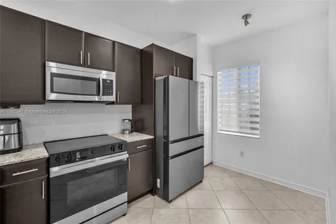 121 NW 2nd Ave # 4, Hallandale Beach FL 33009