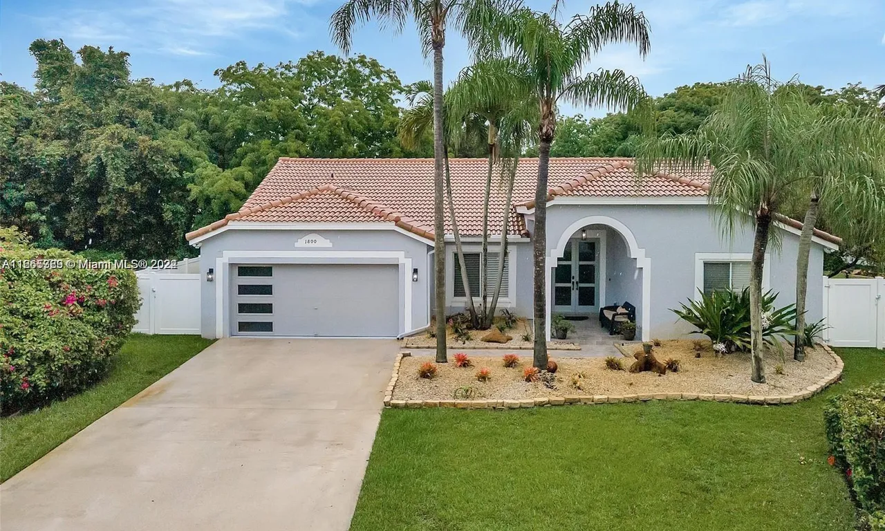 1800 Water Ridge Dr, Weston FL 33326