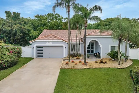 1800 Water Ridge Dr, Weston FL 33326