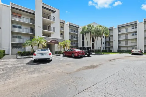 9420 Poinciana Pl # 308, Davie FL 33324