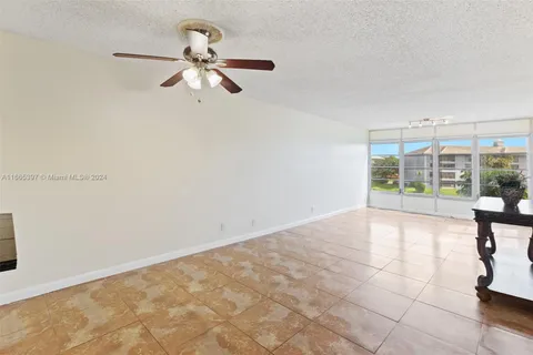 9420 Poinciana Pl # 308, Davie FL 33324