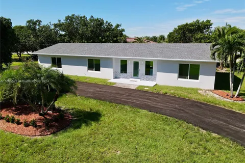 27501 SW 162nd Ct, Homestead FL 33031