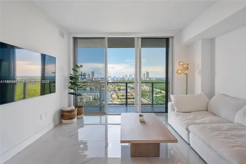 16385 Biscayne Blvd # 2519, North Miami Beach FL 33160