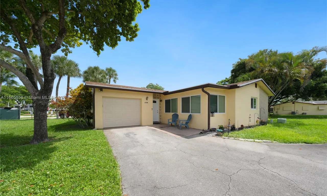 2106 SW Natura Blvd, Deerfield Beach FL 33441