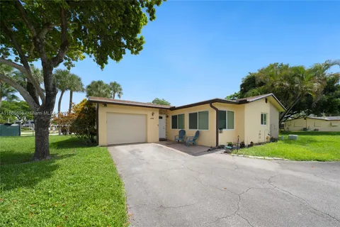 2106 SW Natura Blvd, Deerfield Beach FL 33441