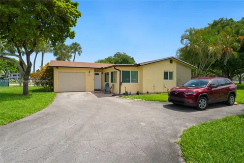 2106 SW Natura Blvd, Deerfield Beach FL 33441