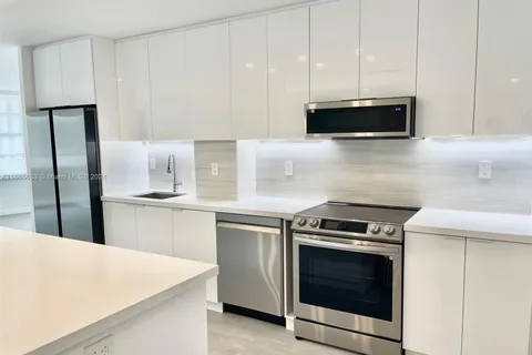 5555 Collins Ave # 9A, Miami Beach FL 33140