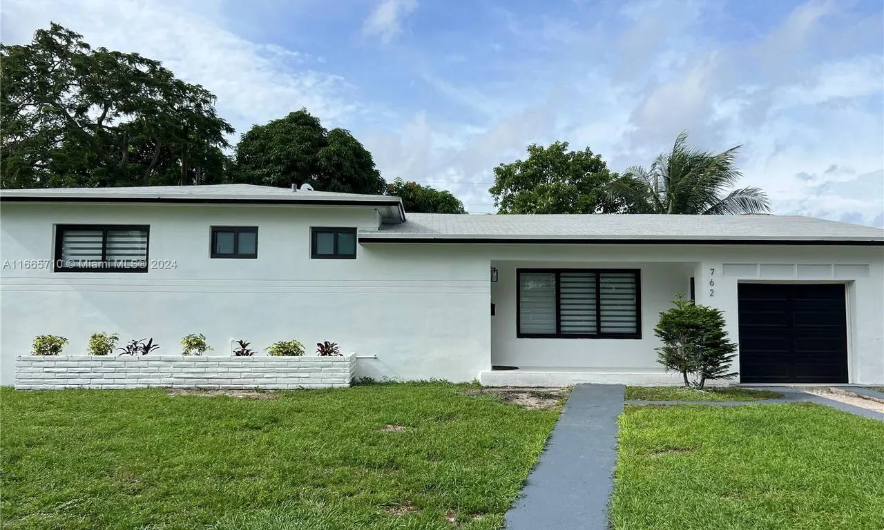 762 NW 188th Dr, Miami Gardens FL 33169