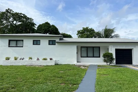 762 NW 188th Dr, Miami Gardens FL 33169