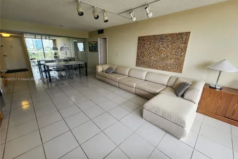 3731 N Country Club Dr # 521, Aventura FL 33180