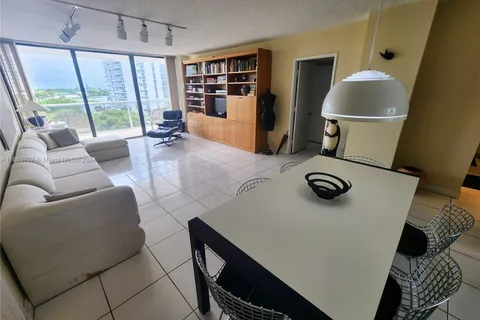 3731 N Country Club Dr # 521, Aventura FL 33180