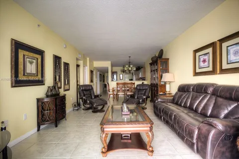 18100 N Bay Rd # 709, Sunny Isles Beach FL 33160