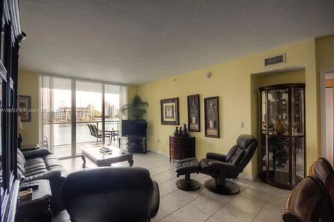 18100 N Bay Rd # 709, Sunny Isles Beach FL 33160