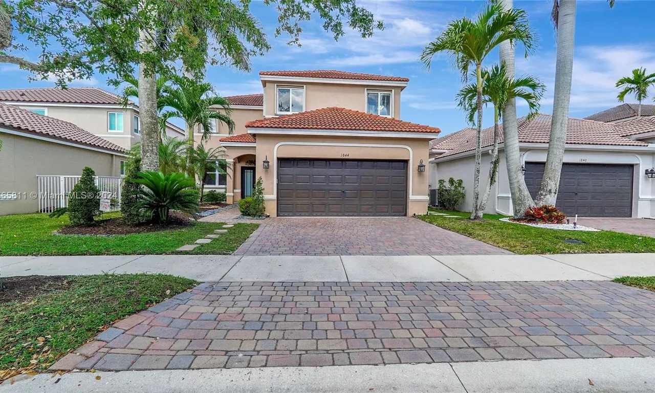 1844 Aspen Ln, Weston FL 33327