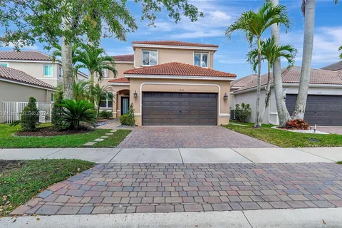 1844 Aspen Ln, Weston FL 33327