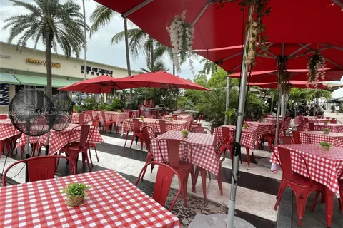 667 Lincoln Rd, Miami Beach FL 33139