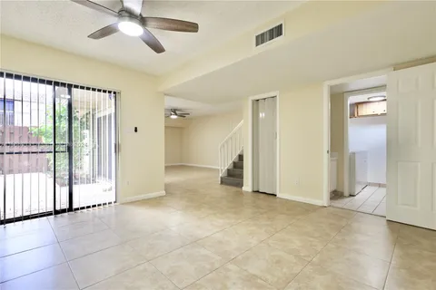 8104 SW 23rd St # 28D, North Lauderdale FL 33068