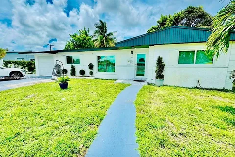 761 NW 179th St, Miami Gardens FL 33169