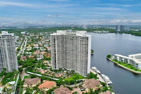 1000 W Island Blvd # 2511, Aventura FL 33160