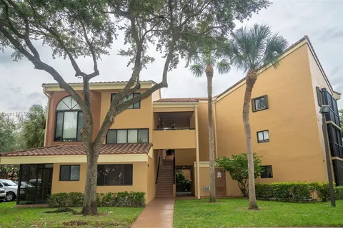 15555 N Miami Lakeway N # 301, Miami Lakes FL 33014