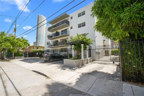 444 SW 4th St # 105, Miami FL 33130