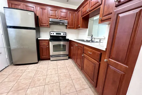 319 NE 14th Ave # 406, Hallandale Beach FL 33009