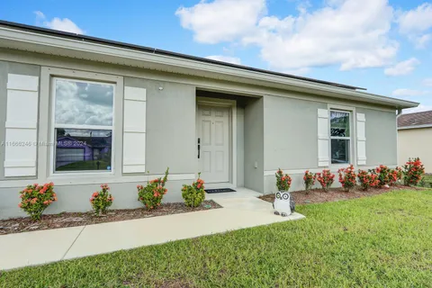 457 SE Guava Terrace, Port St. Lucie FL 34983