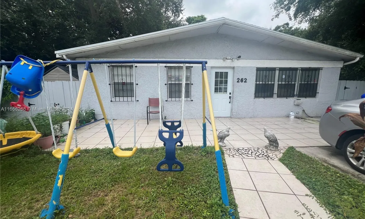 262 NW 75th St, Miami FL 33150