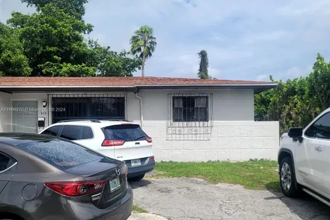 975 NE 135th St, North Miami FL 33161