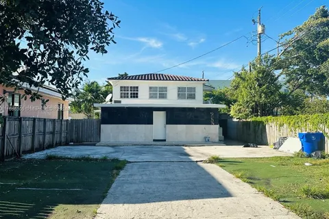 2215 NW 33rd St, Miami FL 33142