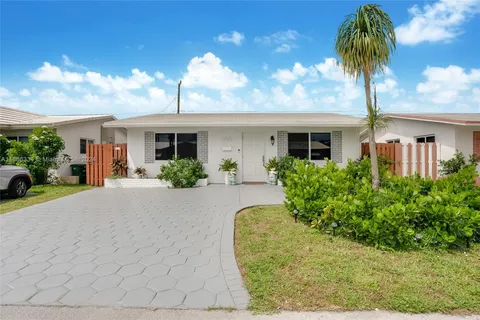 4563 NW 16th Way, Tamarac FL 33309