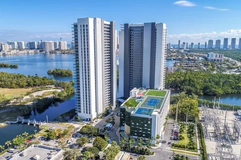 16385 Biscayne Blvd # 1218, North Miami Beach FL 33160