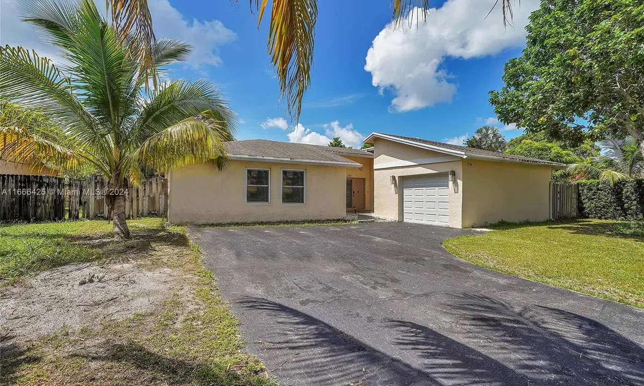 387 NW 39th Way, Deerfield Beach FL 33442