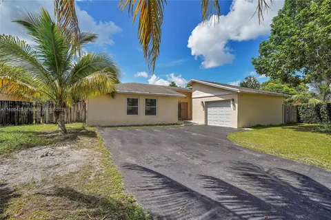 387 NW 39th Way, Deerfield Beach FL 33442