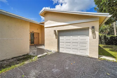 387 NW 39th Way, Deerfield Beach FL 33442