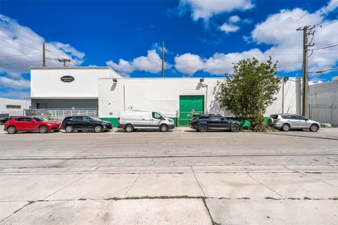 1395 NW 22nd St, Miami FL 33142