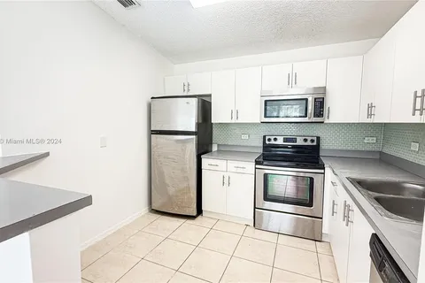 3630 N 56th Ave # 322, Hollywood FL 33021