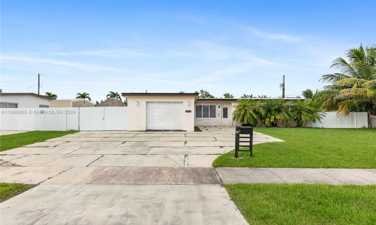 9485 Thanksgiving Dr, Cutler Bay FL 33157