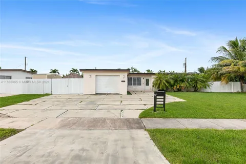 9485 Thanksgiving Dr, Cutler Bay FL 33157