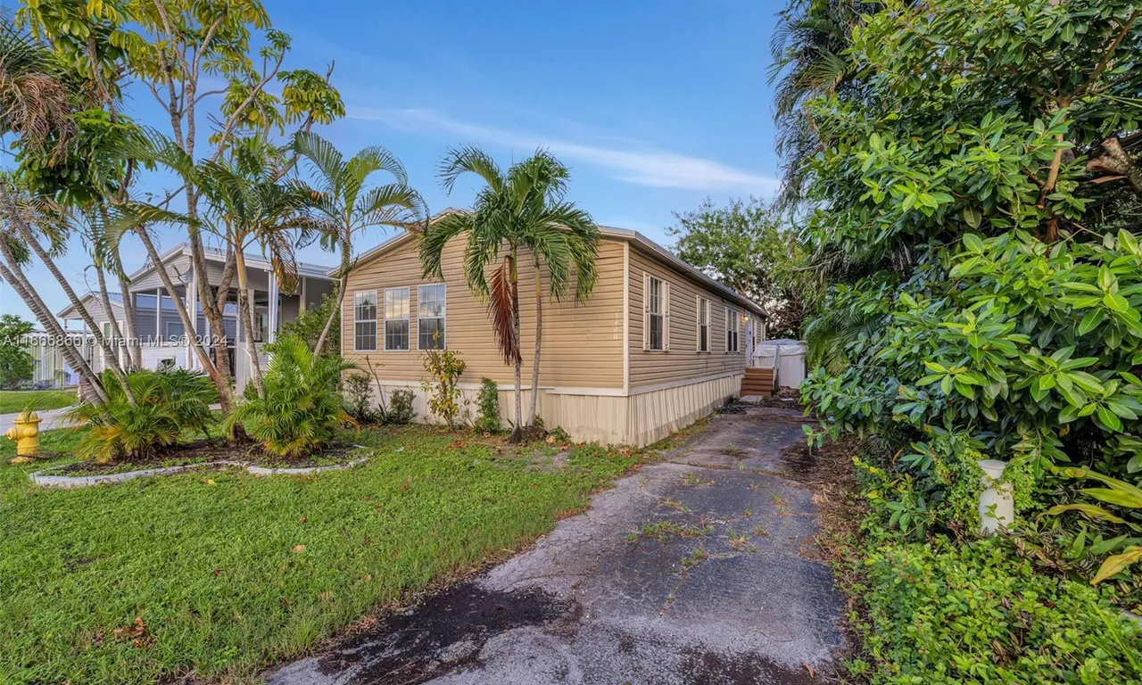 5460 SW 27th Ter, Dania Beach FL 33312