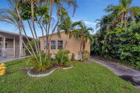 5460 SW 27th Ter, Dania Beach FL 33312