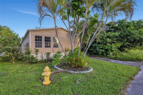 5460 SW 27th Ter, Dania Beach FL 33312