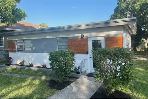 250 NW 14th Way, Dania Beach FL 33004