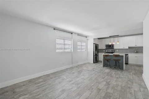 1340 Lincoln Rd # 208, Miami Beach FL 33139