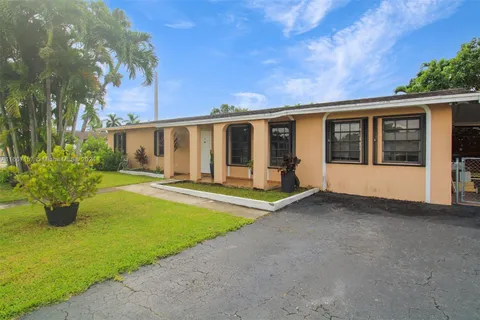 12900 SW 82nd Ter, Miami FL 33183