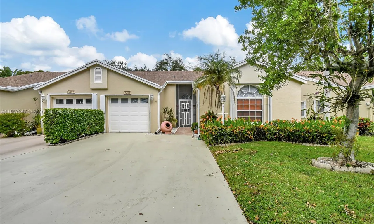 6205 Pond Tree Ct, Green Acres FL 33463