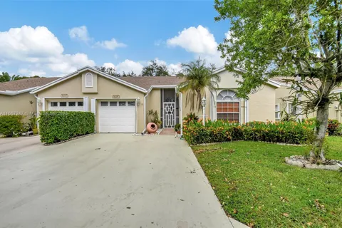 6205 Pond Tree Ct, Green Acres FL 33463