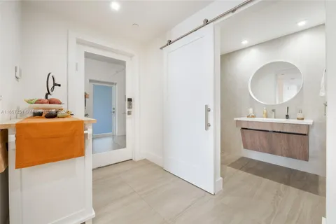 120 Salamanca Ave # 4A, Coral Gables FL 33134