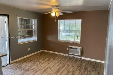 34 SW 5th St # 2, Hallandale Beach FL 33009