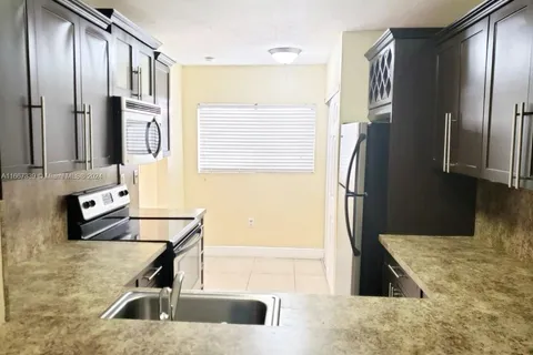 9455 N Palm Cir N # 9455, Pembroke Pines FL 33025